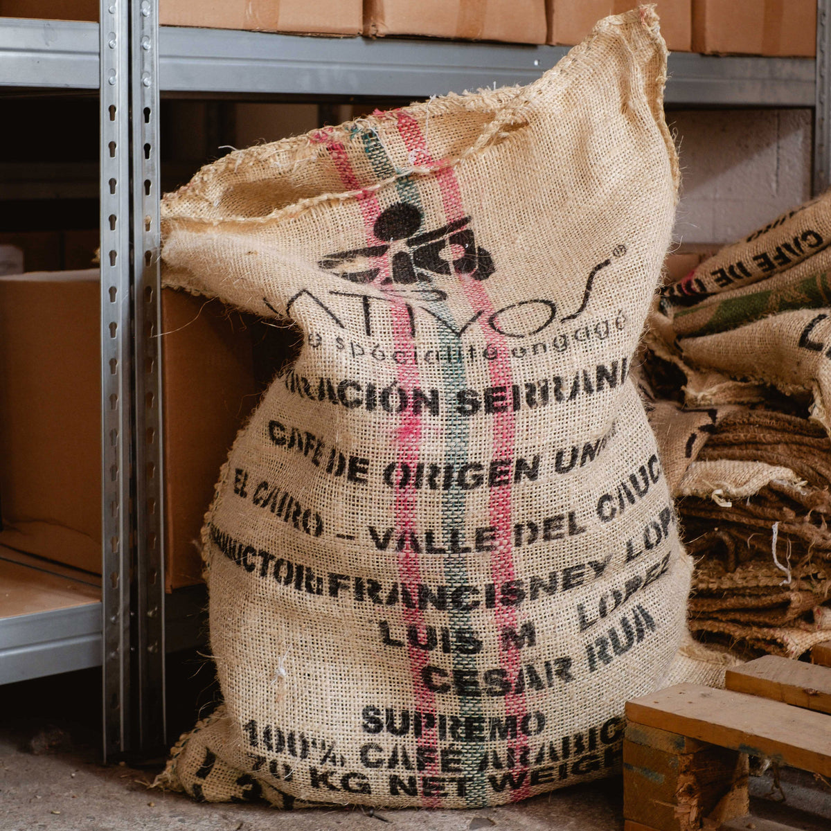 Sac de jute de café vert Nativos du Valle del Cauca, portant les noms des producteurs